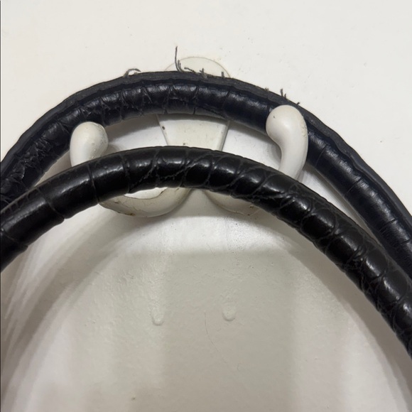 Elegant Black Crocodile-Embossed Handbag - Picture 5 of 5